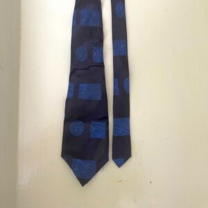 MENS 100% SILK TIE EXCLUSIVELY FOR BEYMEN. GEOMETRIC SHAPES PATTERN.
